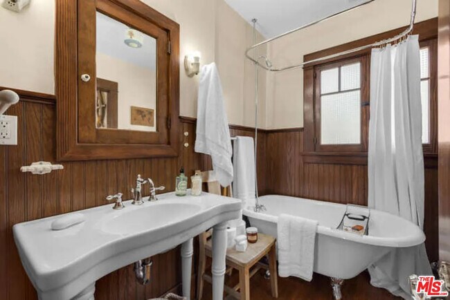 Building Photo - 850 Laveta Ter