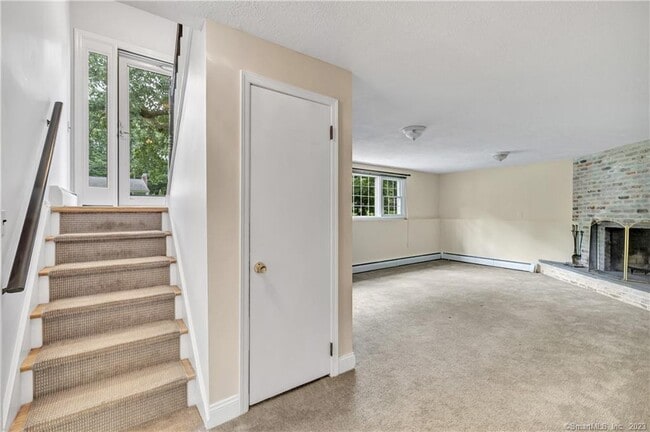 Building Photo - 4 Cranbury Woods Rd