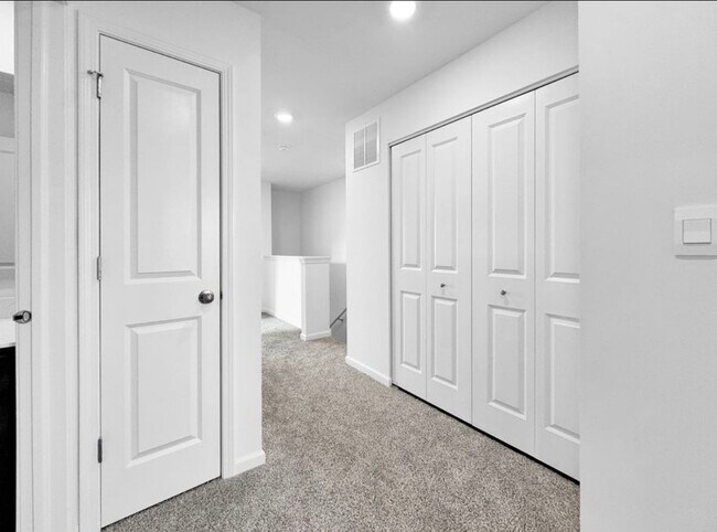 Building Photo - 324 Basin Ct