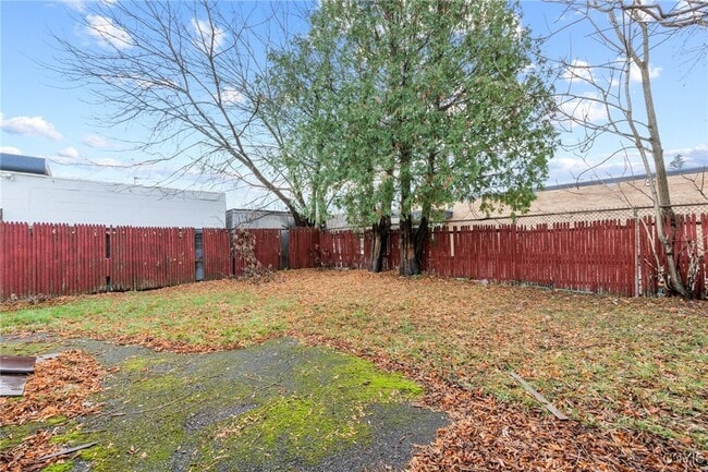 Building Photo - 1522 Valley Dr