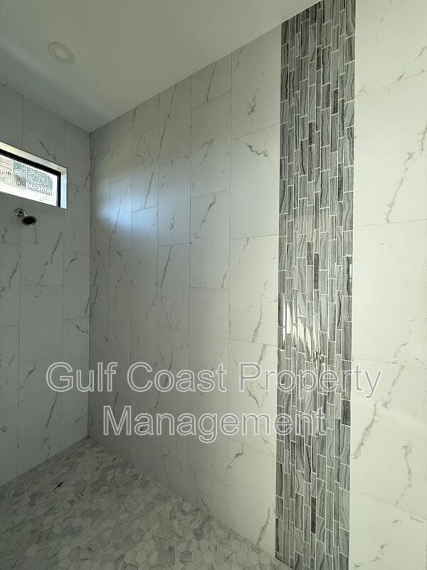 Building Photo - 1229 NE 19th Ave