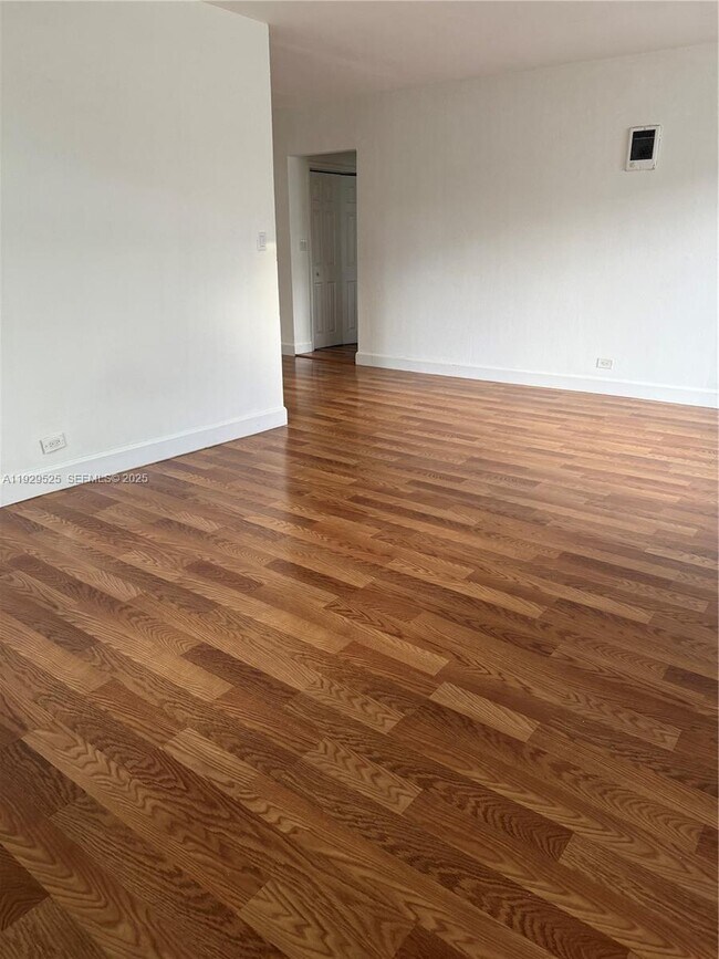 Building Photo - 2220 Calais Dr