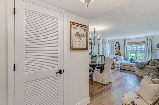 Building Photo - 5560 Tamberlane Cir