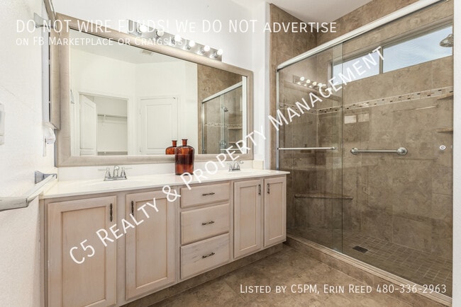 Building Photo - 1413 E Peach Tree Dr