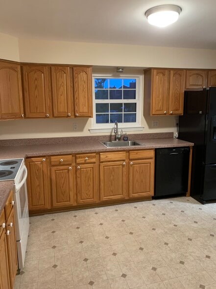 New kitchen - 1702 Regents Ct