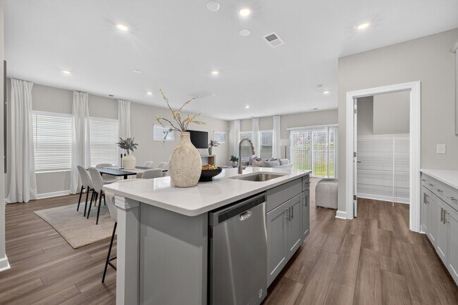 Building Photo - 314 Hyssop Ct
