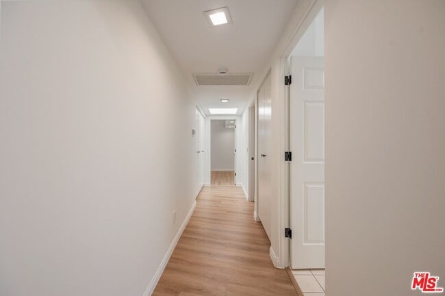 Building Photo - 1708 Clear View Dr