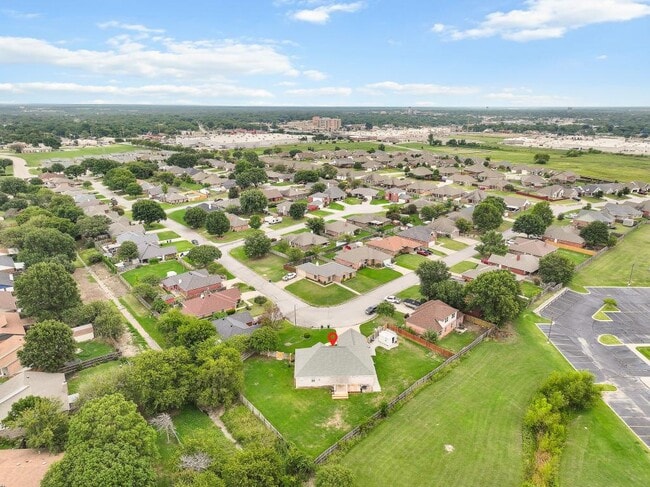 Building Photo - 1717 Red Oak Dr