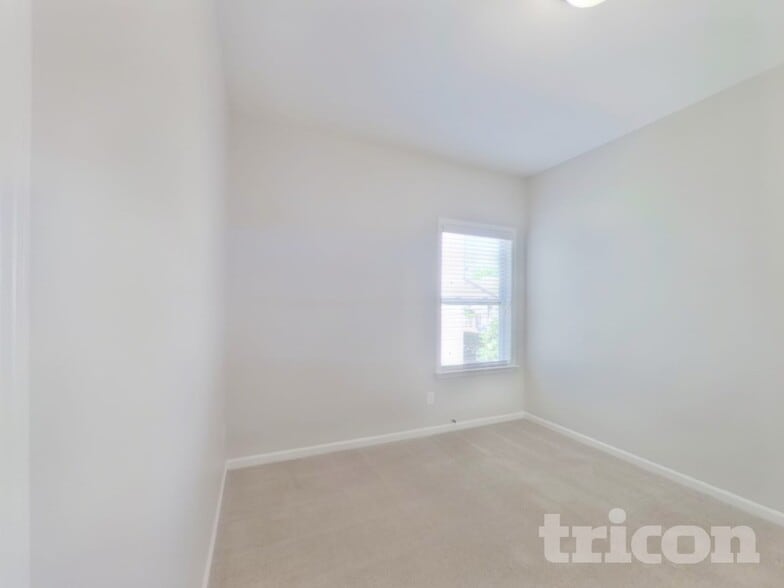 Building Photo - 2610 Andes Dr