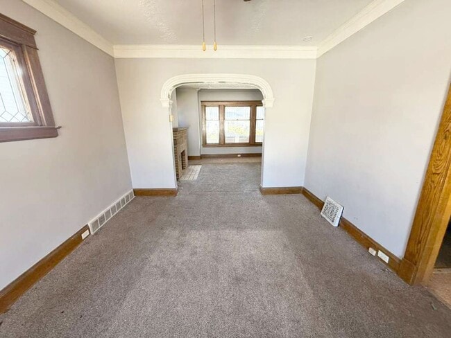 Building Photo - 4 BED 1 BATH SINGLE FAMILY HOME IN CLEVELAND!