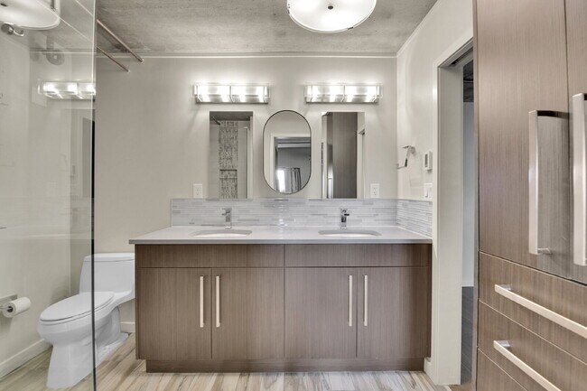 Building Photo - $3,100 - 2 Bed, 2 Bath Lofted Condo in Den...