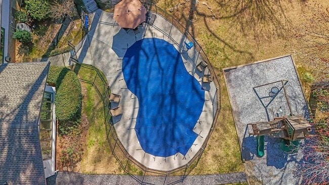 Building Photo - 505 River Valley Rd NW