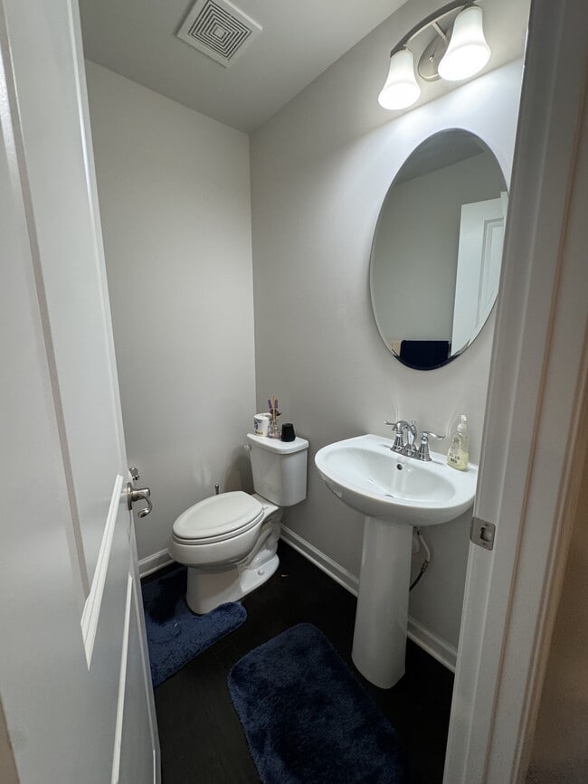 Building Photo - 14217 Belle Ave