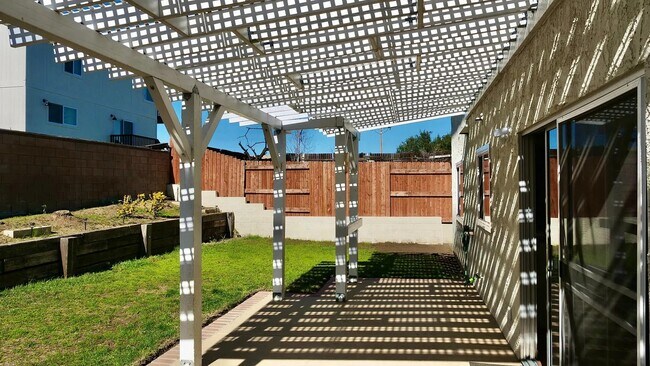 Building Photo - 127 Maple Rd