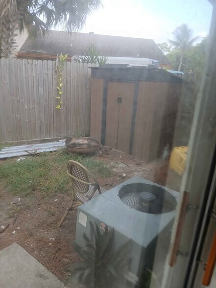 back yard fenced - 9021 W Highland Pines Dr