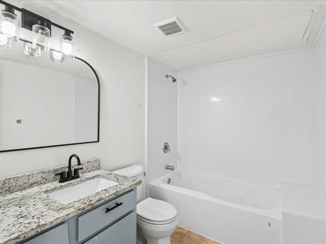 Building Photo - 10650 Steppington Dr