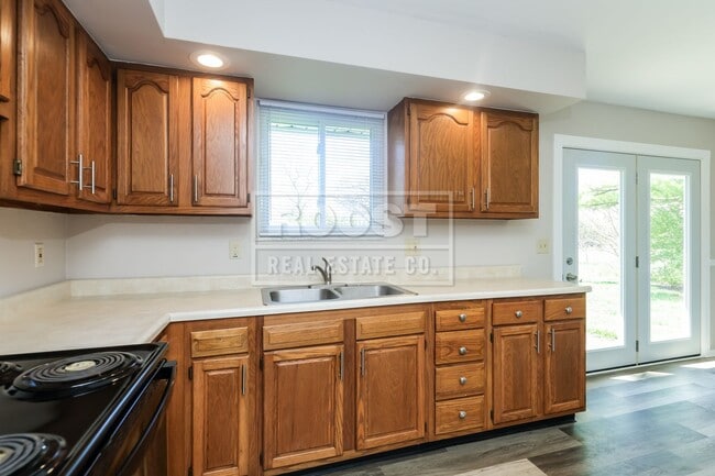 Building Photo - Two bedroom, one bathroom double in Springfield.