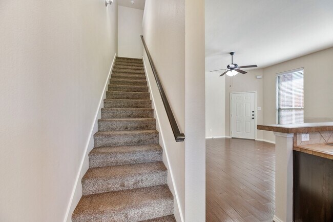 Building Photo - AVAILABLE NOW! Beautiful 3 Bedroom Duplex located in Lavon,Texas!