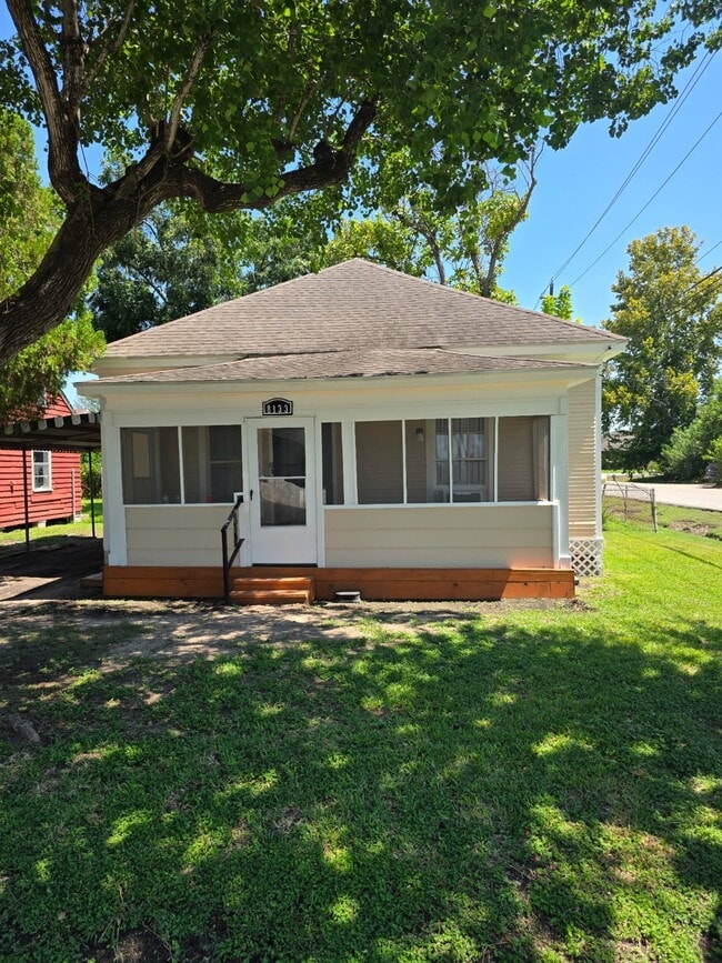 Primary Photo - 8133 Brandon St