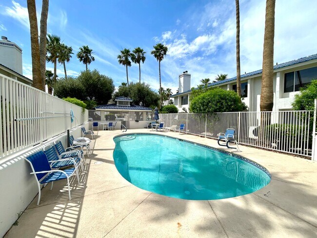 Building Photo - Great 1 Bedroom Condo in the Roadhaven Condos Gated Community!