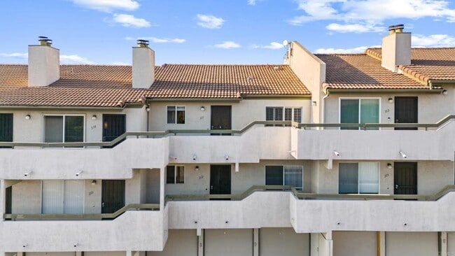 Building Photo - Two bedroom two bath condo with panoramic views of Mission Valley!