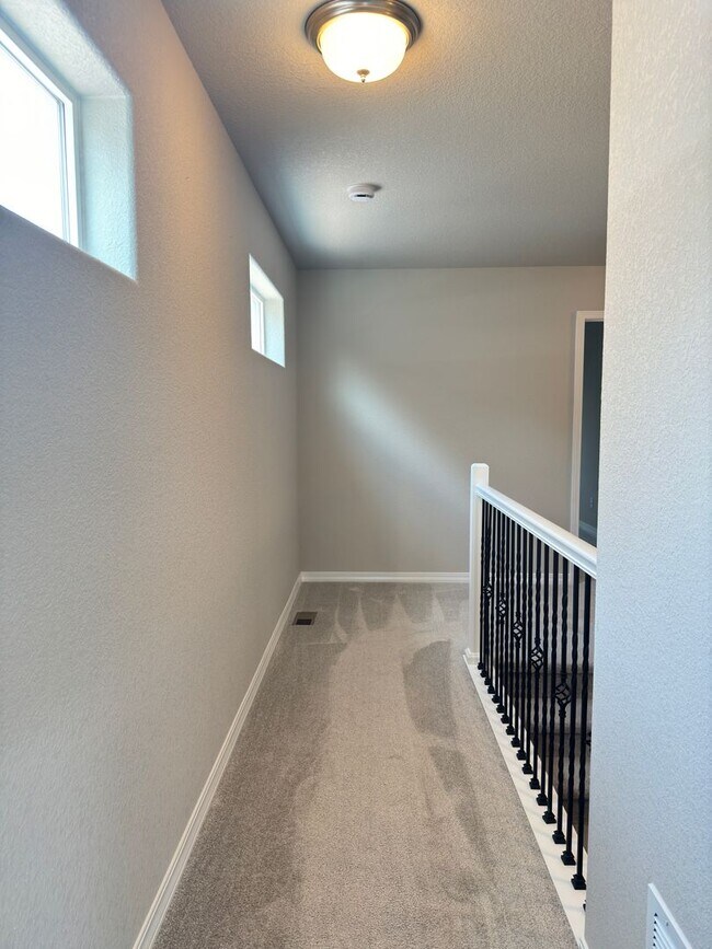 Building Photo - A Gem Home with Open Floor Plan & Prime Location Awaits For You!