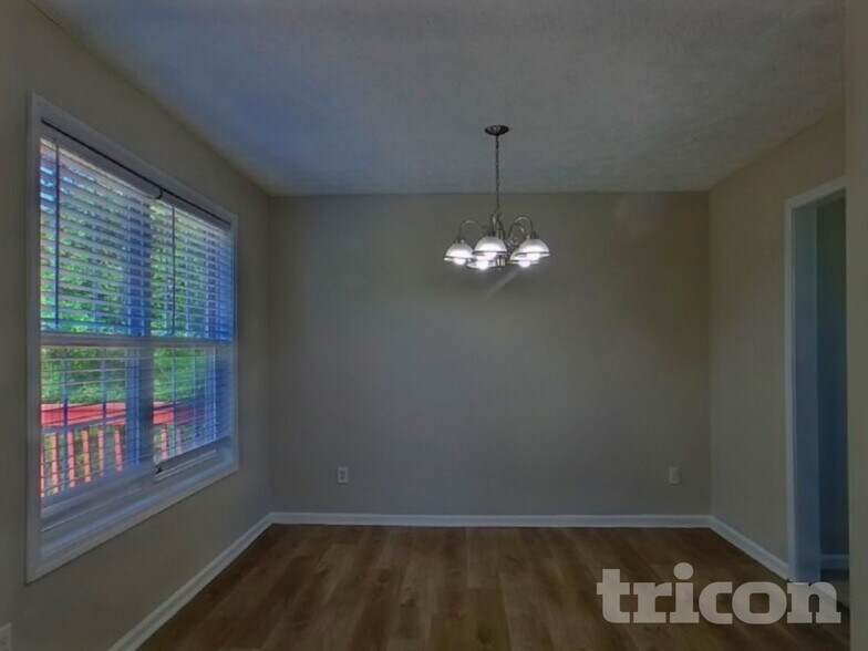 Building Photo - 217 White Pine Ln