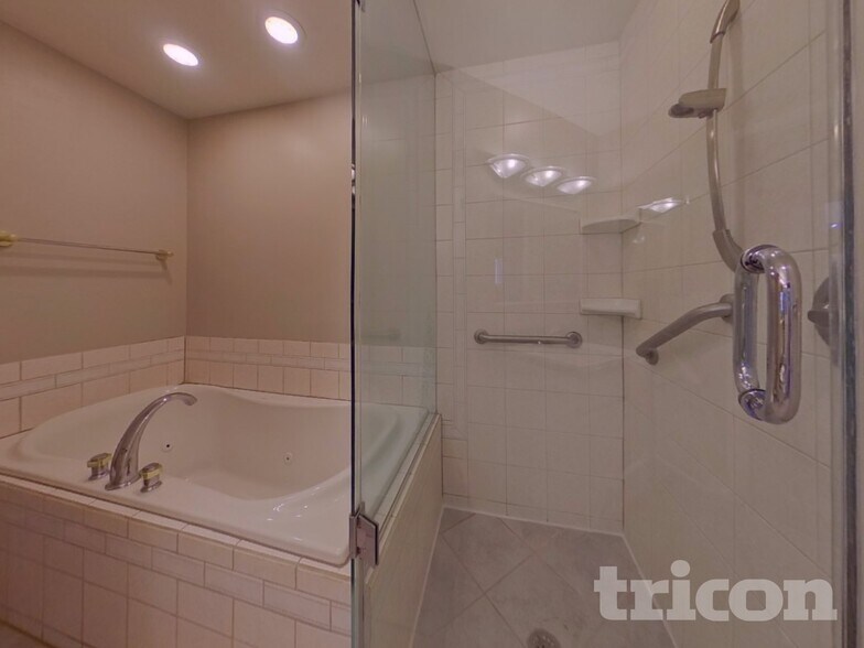 Building Photo - 7681 E Easter Pl