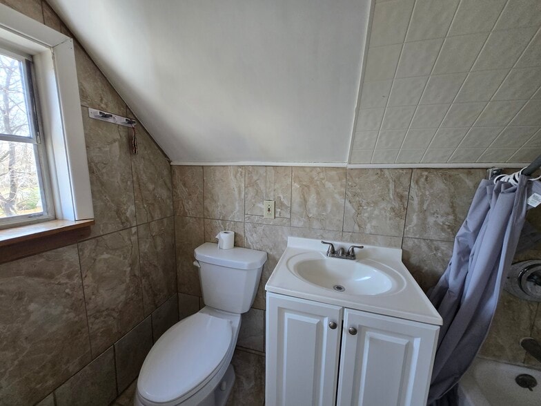 Building Photo - 25 Oneco St