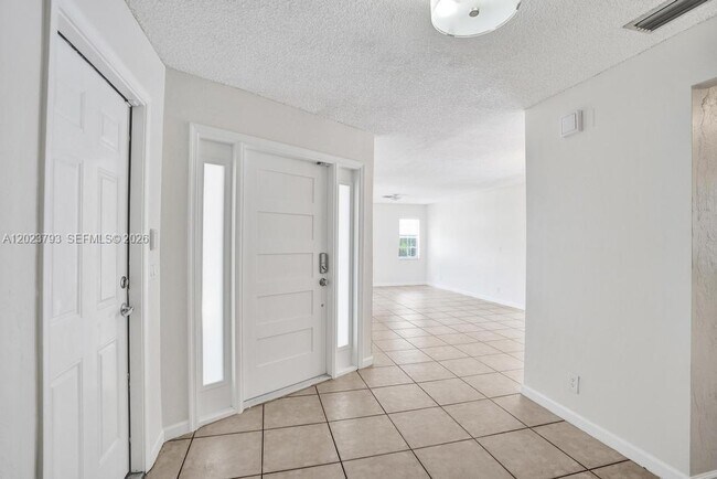 Building Photo - 21461 Sawmill Ct