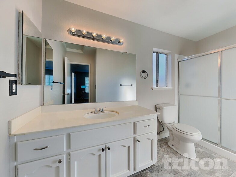 Building Photo - 607 Placer Ln