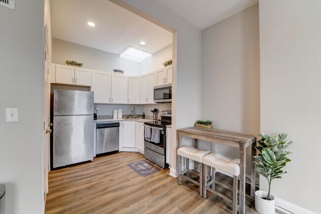 Building Photo - Calvert Street Unit 3 (N.)