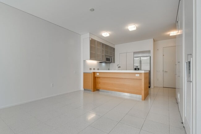 Building Photo - Veer Towers 2210E-CityCenter Views from th...