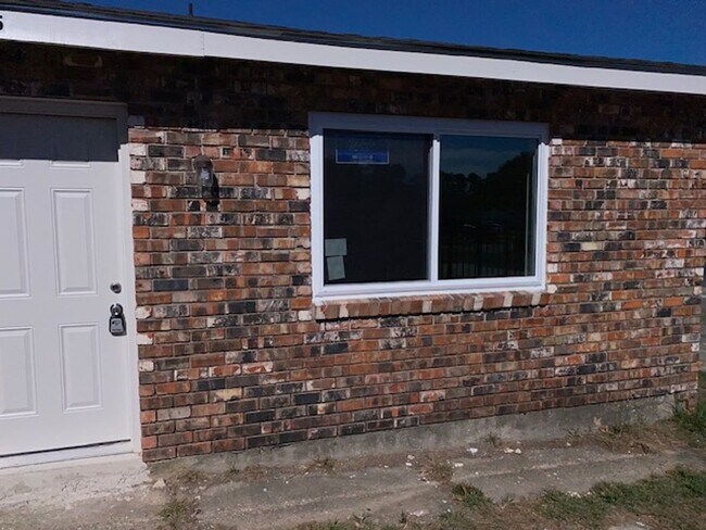 Building Photo - 1547-1547 La Annie Dr