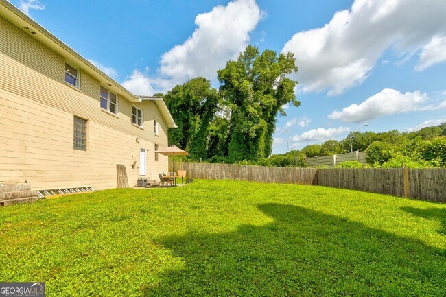 Building Photo - 1848 Winthrop Dr SE