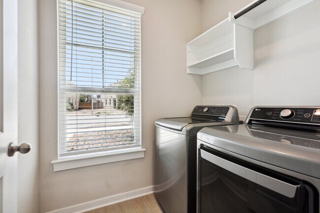 Building Photo - 2310 Calvert Dr