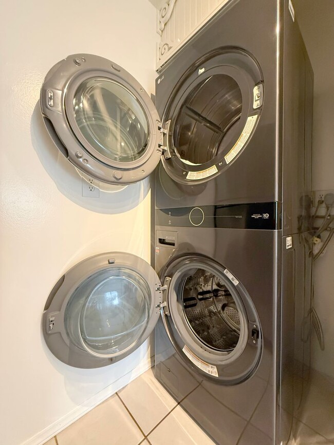 Building Photo - Rare Surfside One Bed Condo with Two Car G...