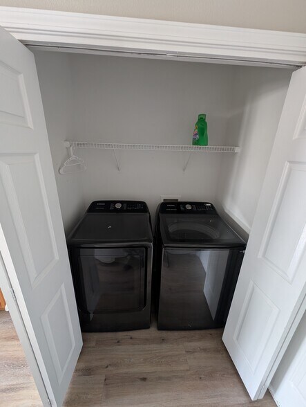 Washer/Dryer - 316 Peoria Blvd