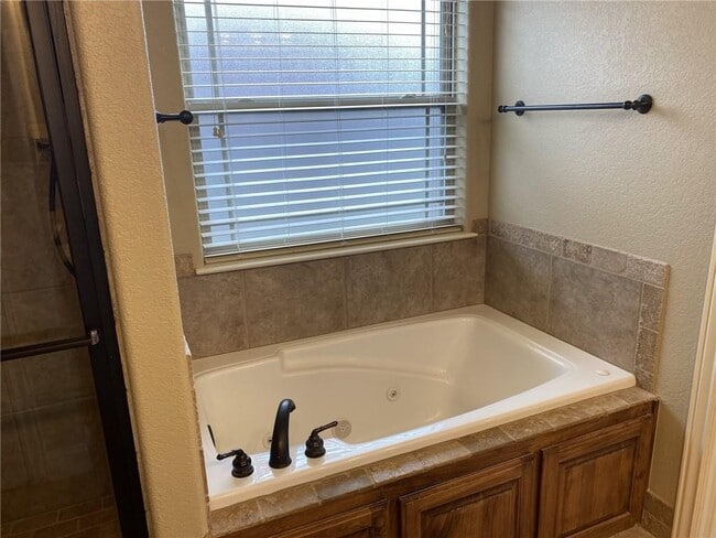 Building Photo - 6202 W Sage Dr