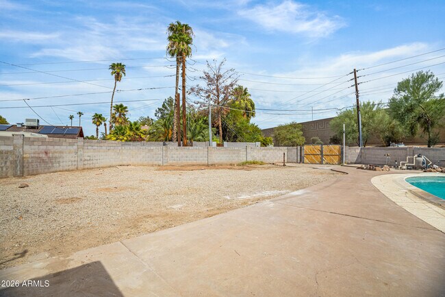 Building Photo - 3921 S Kenneth Pl