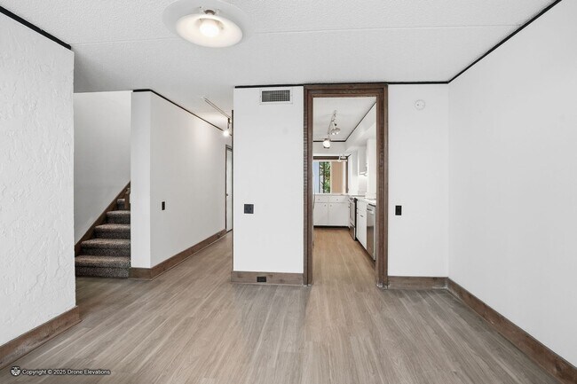 Building Photo - DOWNTOWN ~ Luxury Gene Leedy Townhouse ~ with Community Pool