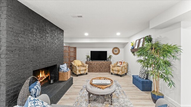 Building Photo - Renovated Mid-Century Modern Home in Belmont West with Finished Basement & Fenced Yard