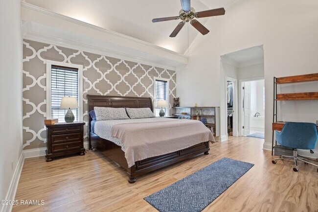 Building Photo - Beautifully updated 4-bedroom, 3-bath prop...