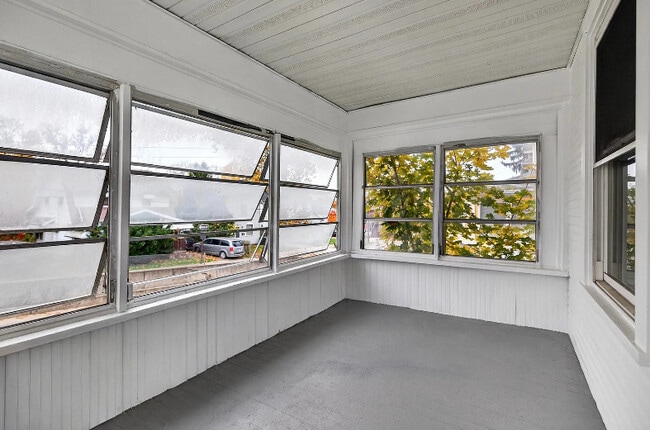 Building Photo - 2128 6th St SW