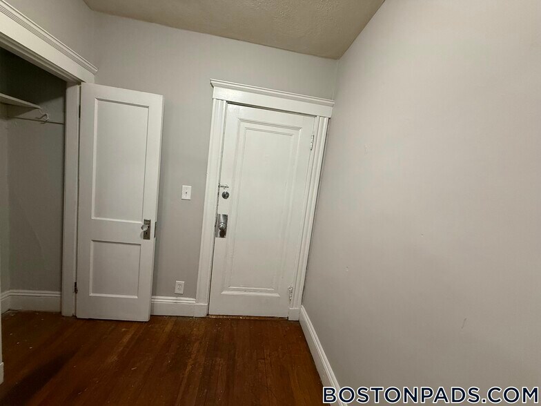 Building Photo - 44 Estes St