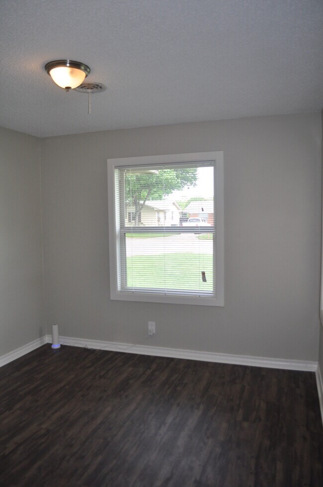 Building Photo - 817 Mulkey Ln