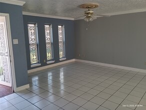 Building Photo - 2722 Lower Valley Dr