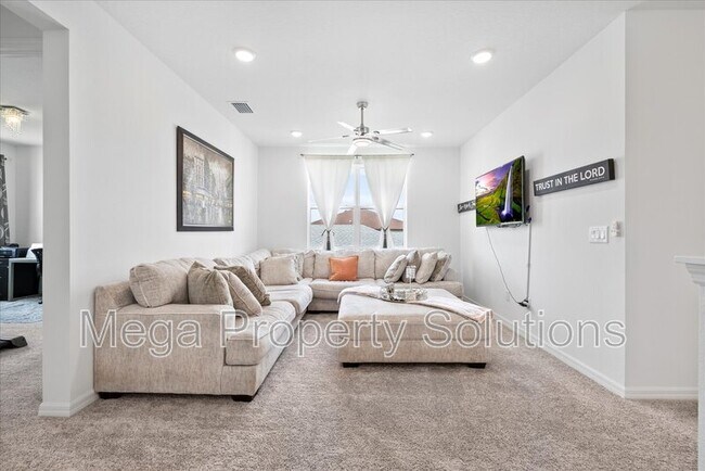 Building Photo - 12195 Stirrup Dr