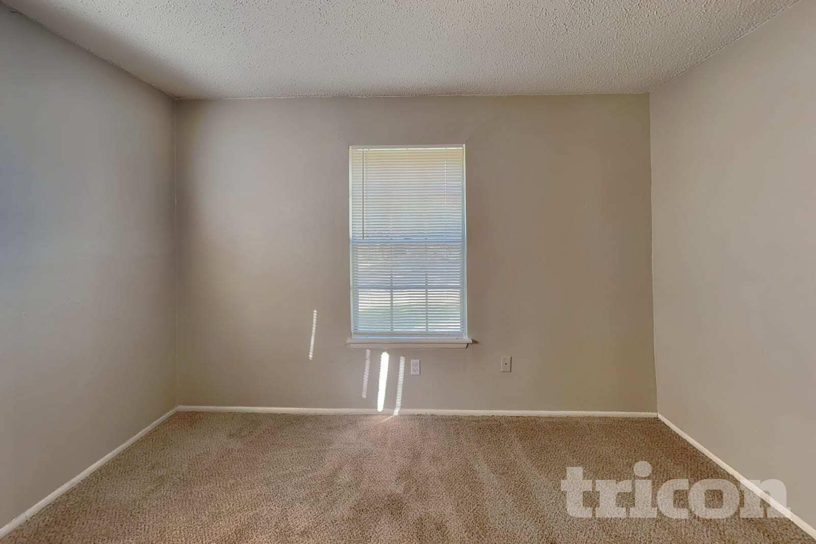 Building Photo - 13622 Oak Breeze