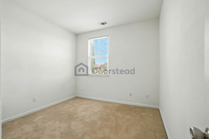 Building Photo - 252 Crescent Moon Dr